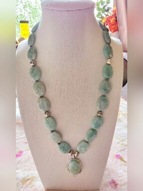 Vintage Artisan Made Green Adventurine Necklace With Silvertone Accents.